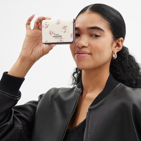 Coach Boxed Mini Wallet On A Chain With Floral Print - Picture 3 of 6